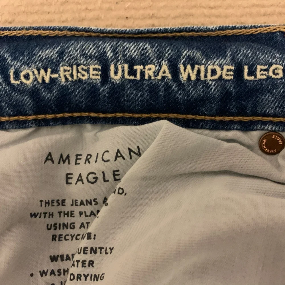 American Eagle low rise ultra wide jeans 8 short - Picture 5 of 5